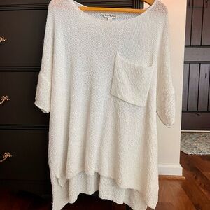 DAVI & DANI White Oversized Knit Top with Front Pocket